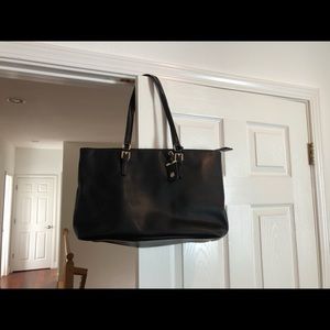 Tommy Hilfiger tote. Excellent condition.